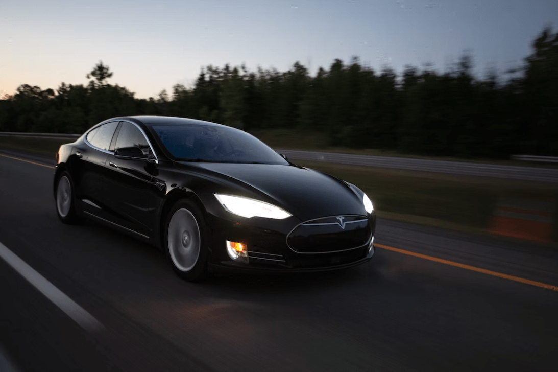 Tesla Supercharger nelle smart road: arrivano i finanziamenti dell’Unione europea