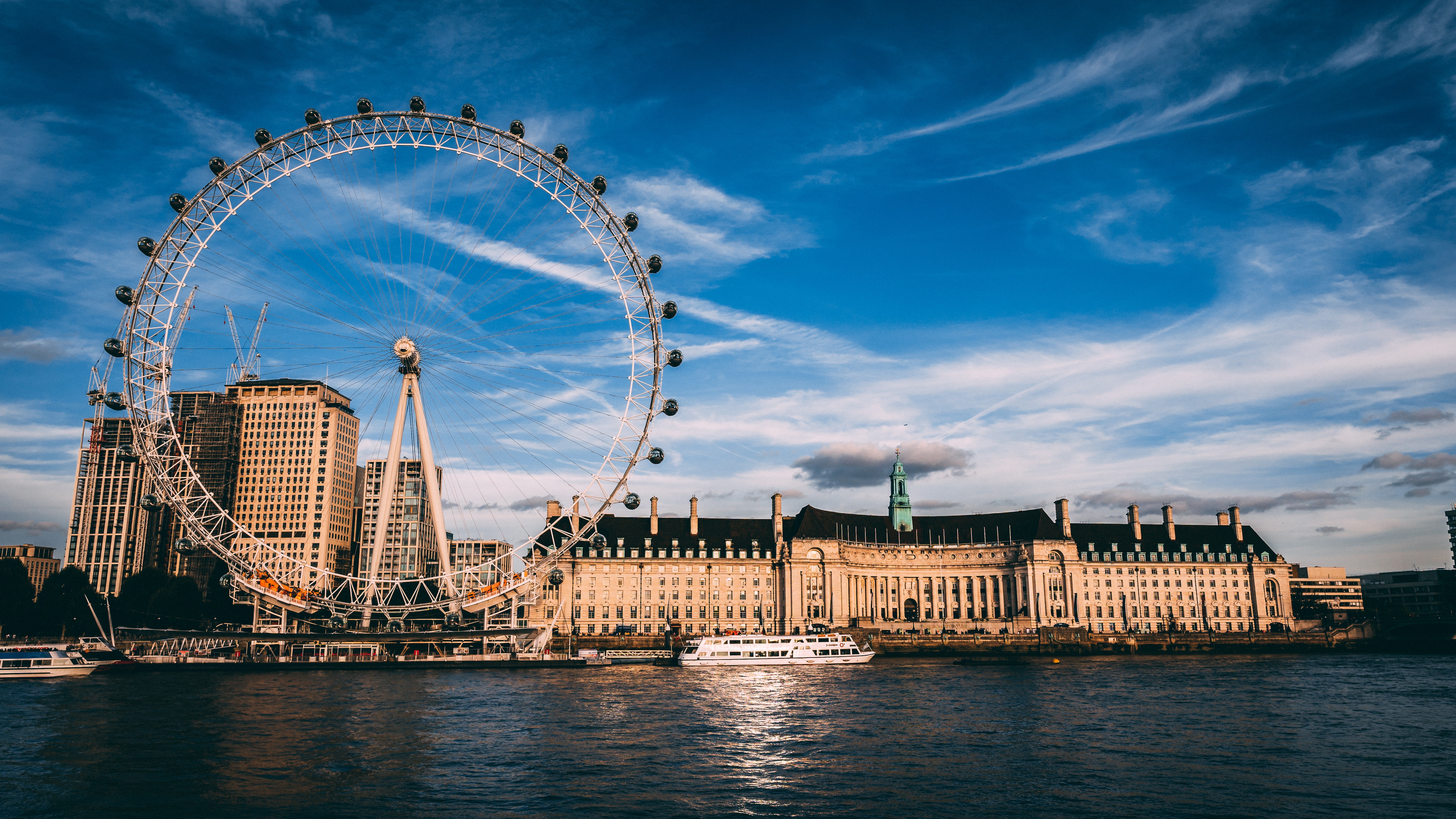 “Scegli Londra”: il sindaco Sadiq Khan invita gli europei a trasferirsi nella City