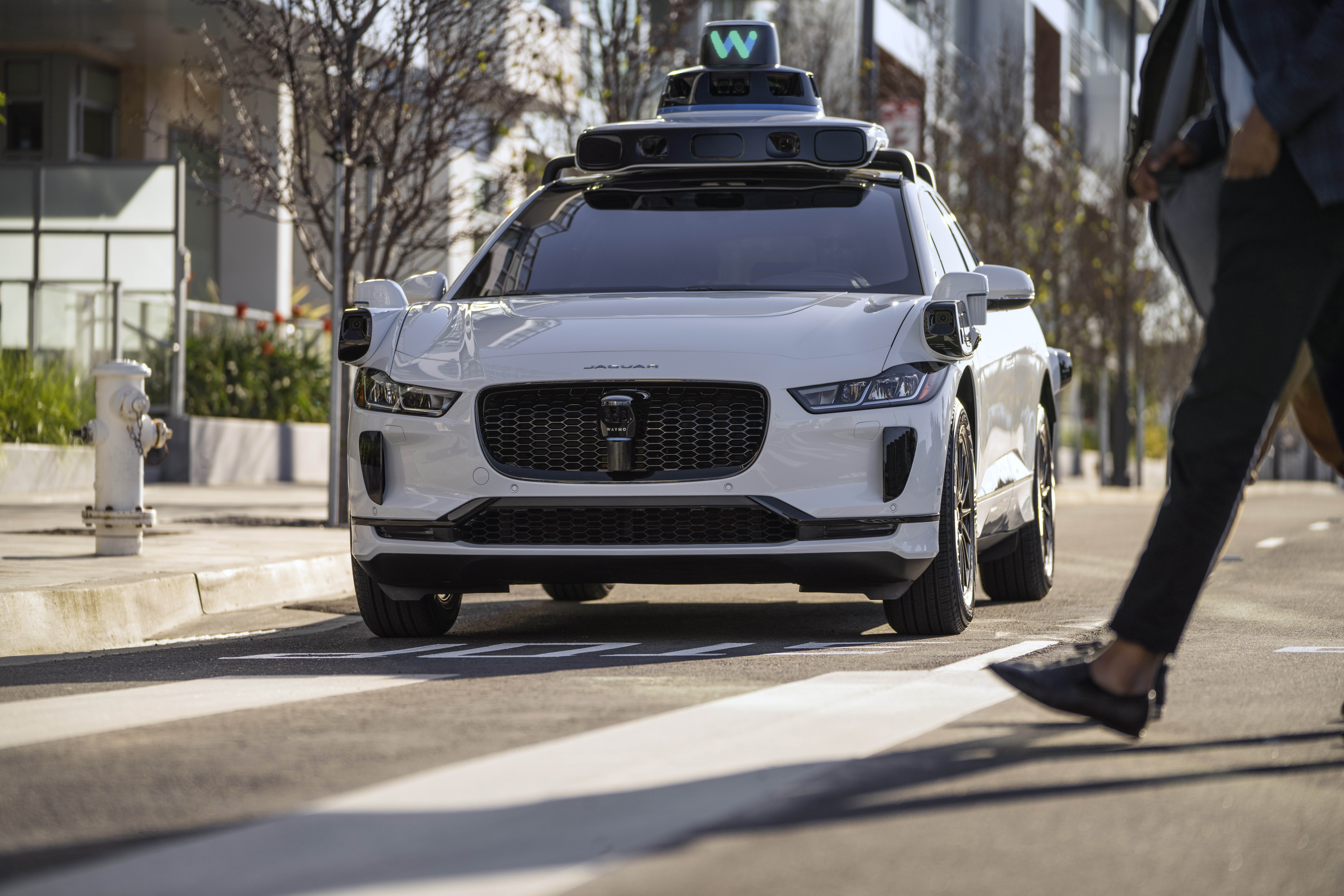 Come Waymo è diventata leader dell’auto a guida autonoma