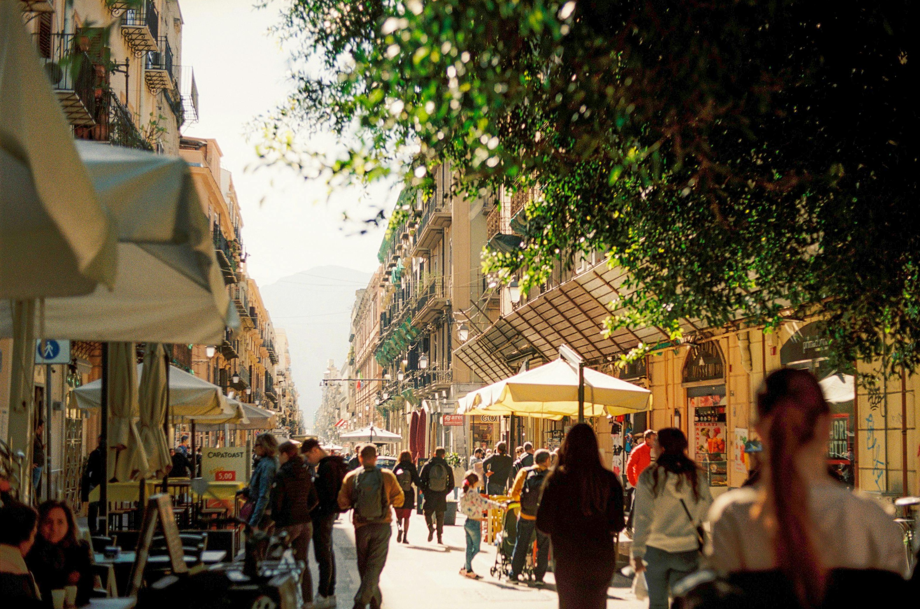Palermo, obiettivo rigenerazione urbana: in arrivo tre nuove aree pedonali. Ecco dove