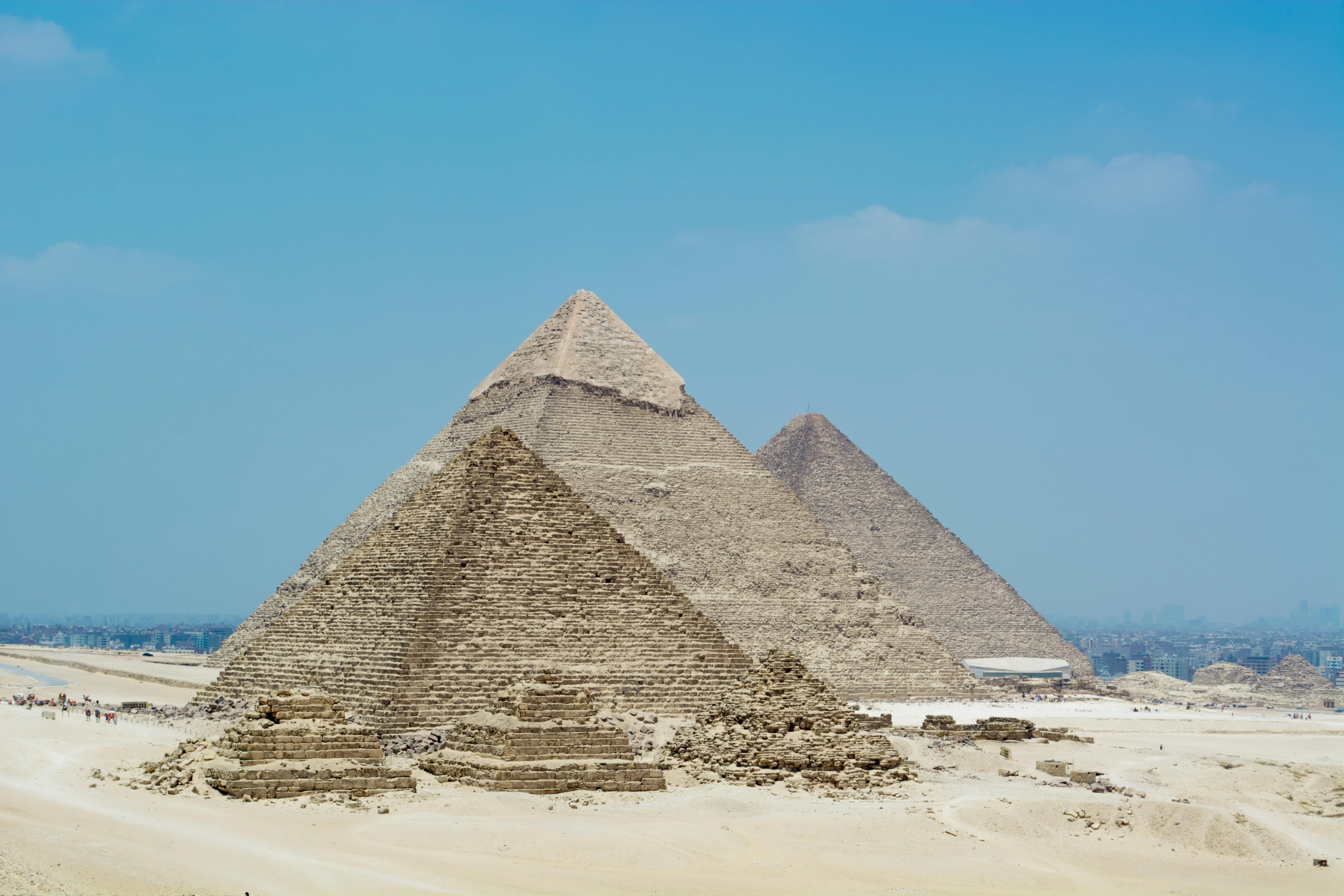 Egitto, dal Cairo a Luxor: le Piramidi a portata di treno. In arrivo l’alta velocità