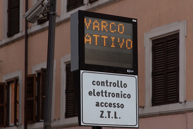 Roma, scatta l’orario estivo per le Ztl notturne di Trastevere e San Lorenzo. Tutte le modifiche