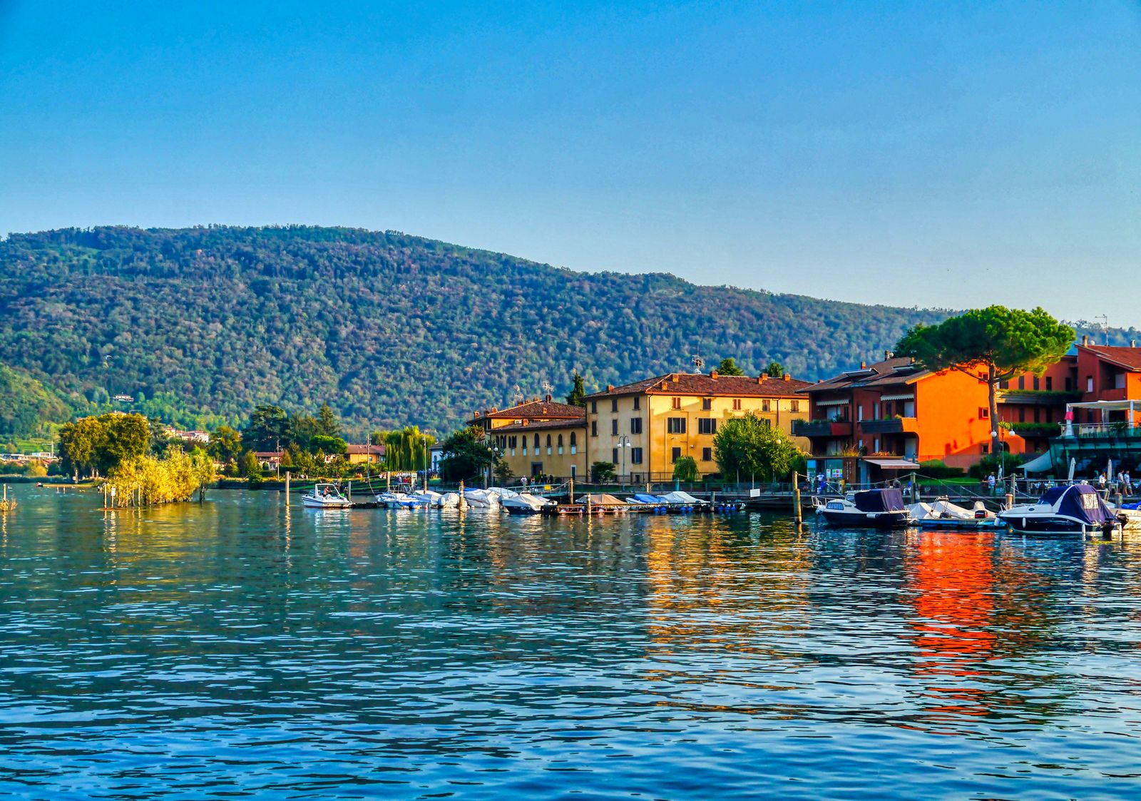 Ambiente, la Regione Lombardia finanzia il recupero dei rifiuti nel Lago d’Iseo