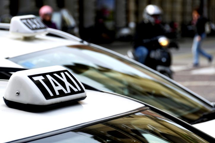 Taxi e NCC, il nuovo obbligo di iscrizione al RENT