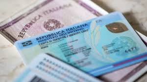 Vecchia carta d’identità, addio. Lo impone l’Europa
