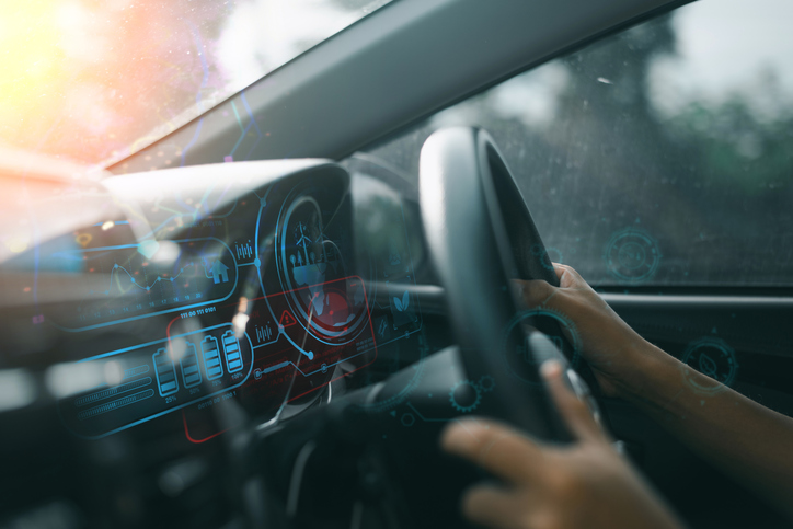 Tecnologie delle auto e stalking digitale, come le smart car diventano strumenti di controllo