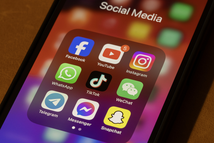 Diffamazione online, “presenza virtuale” e confini della libertà di espressione sui social media
