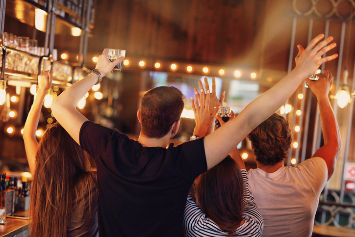 Rumore e responsabilità, quando il bar disturba la città