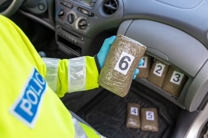 Rifiuto di accertamenti antidroga alla guida: legittimo il controllo sanitario per la sicurezza stradale