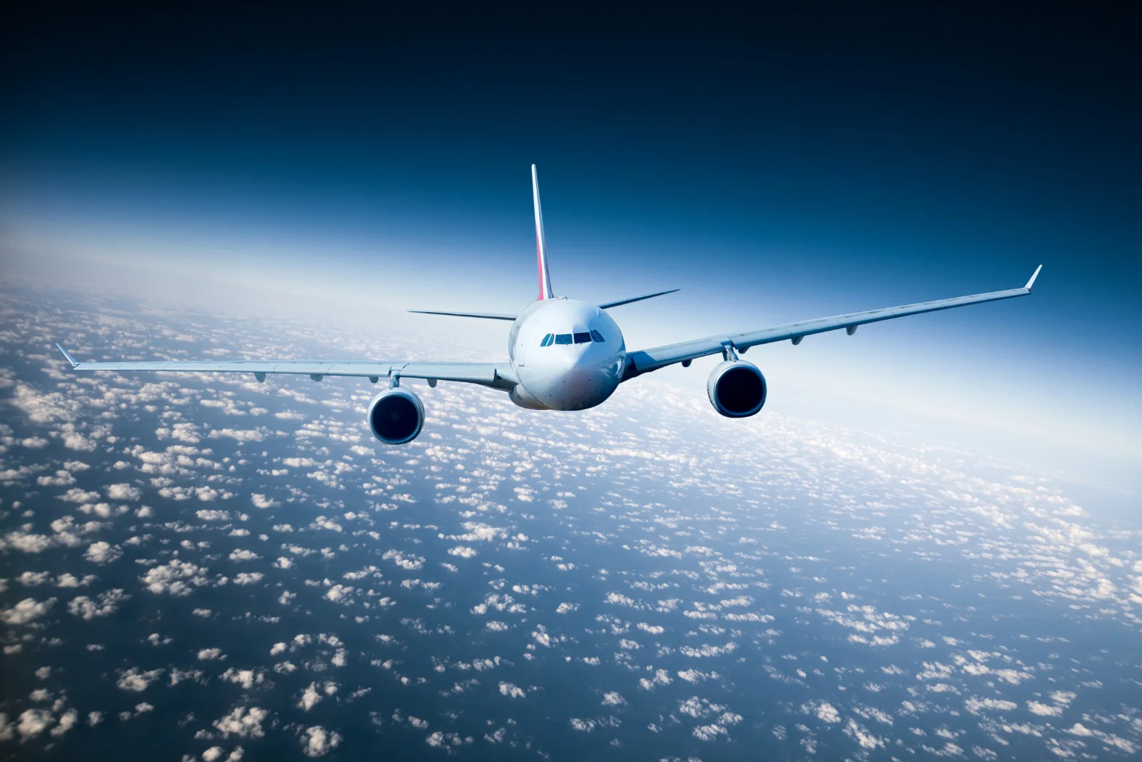 Sicurezza in volo, IA e airbag: cosi si proteggono gli aerei. Il progetto in arrivo da Dubai è rivoluzionario