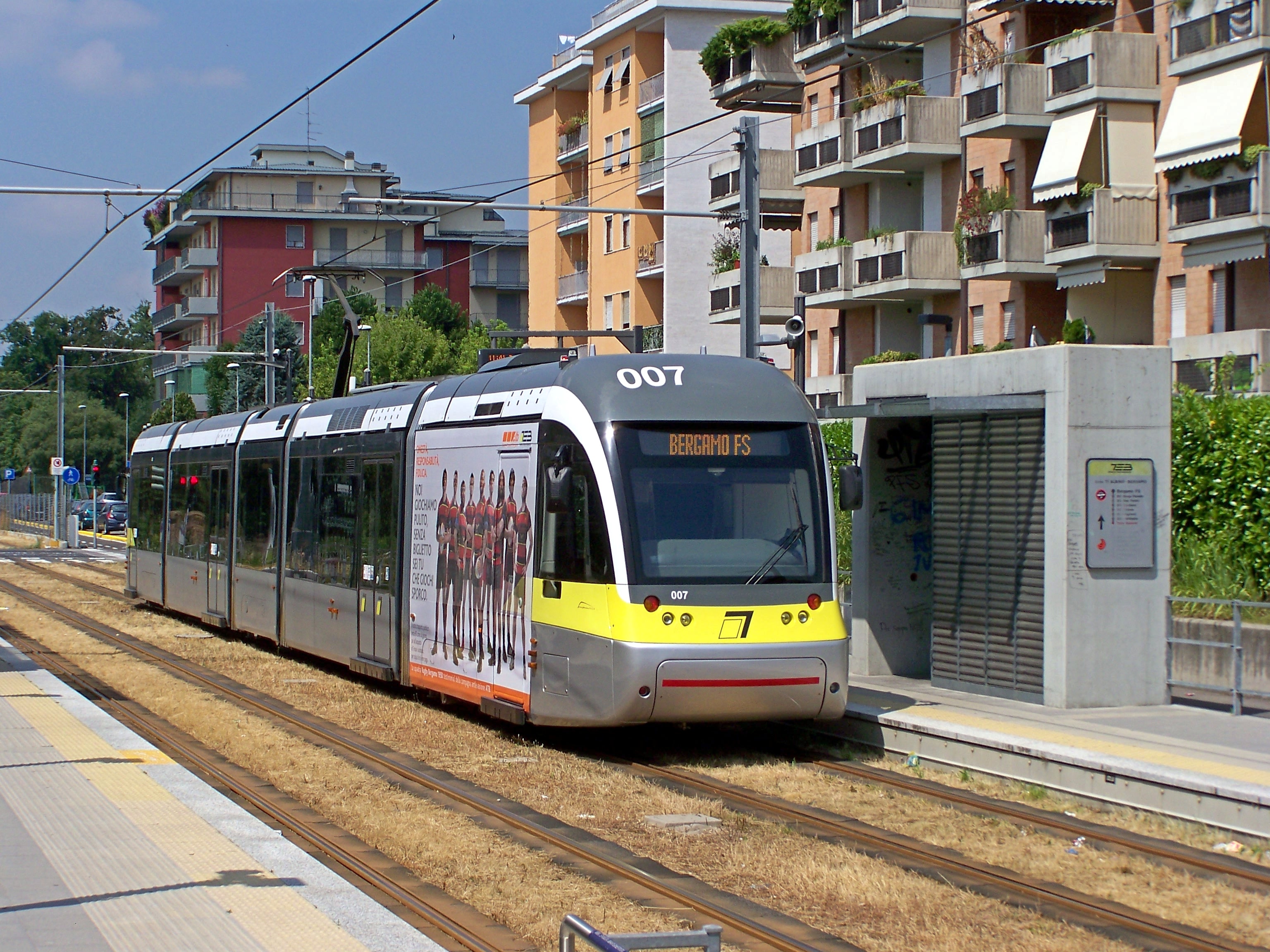 Bergamo, nuova linea tram per Villa d’Almè: presentato il primo mezzo elettrico