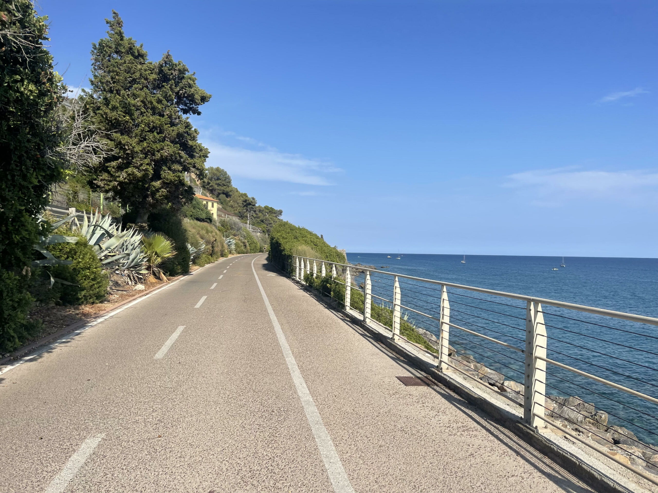 Liguria, da Sanremo a Diano Marina, i lavori per la ciclopedonale “Riviera dei Fiori” verso la fine: costi e dettagli degli interventi