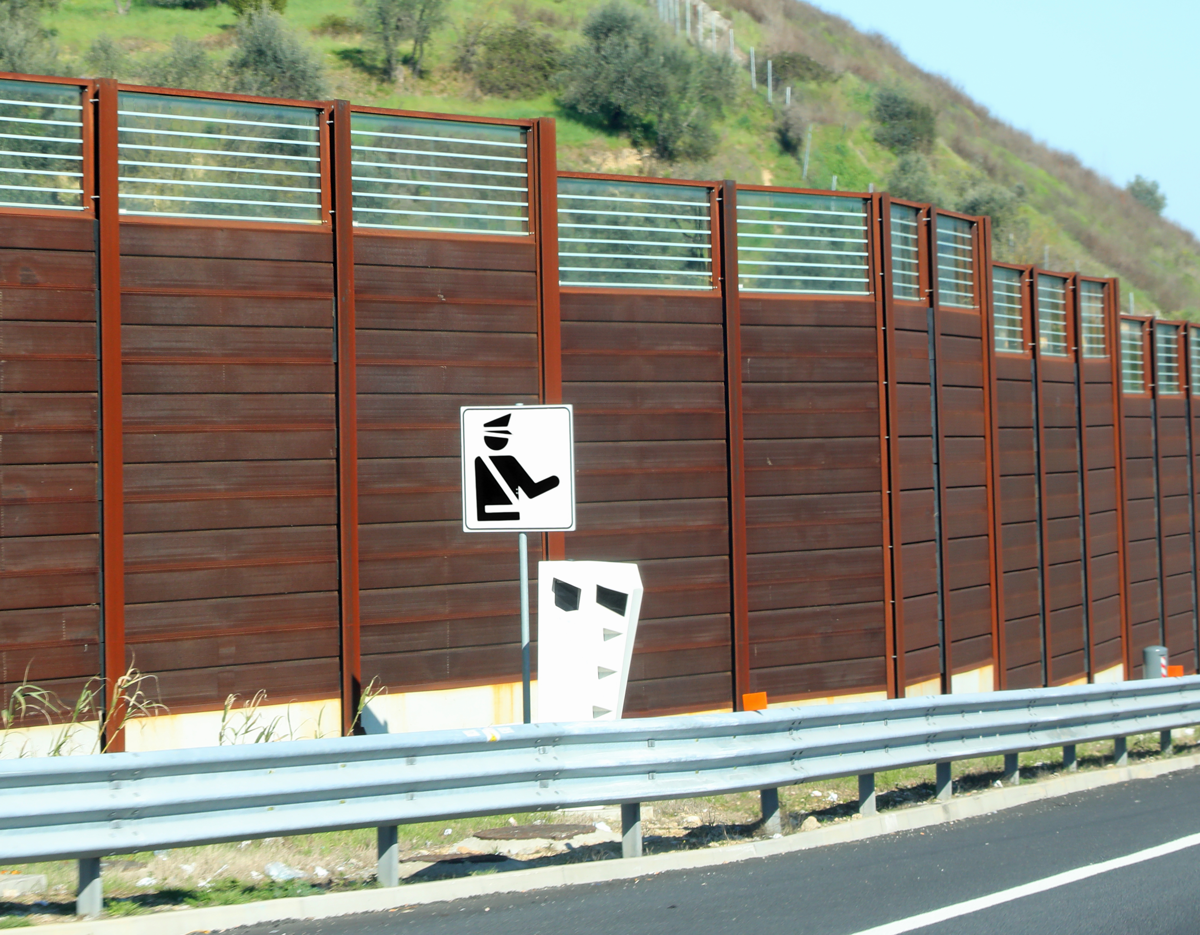 Autovelox, il nuovo decreto MIT digitalizza e dettaglia i dati per la velocità media