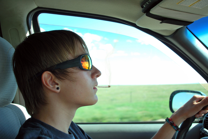 Stati Uniti, allarme THC al volante: quasi la metà delle vittime si sinistri mortali aveva cannabis nel sangue