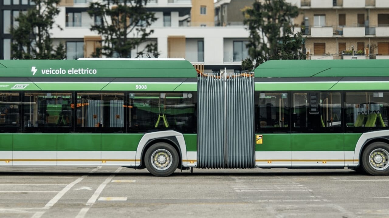 Mobilità sostenibile: bus elettrici da 130 posti a nord di Milano, a Pescara prima volta su una tratta suburbana