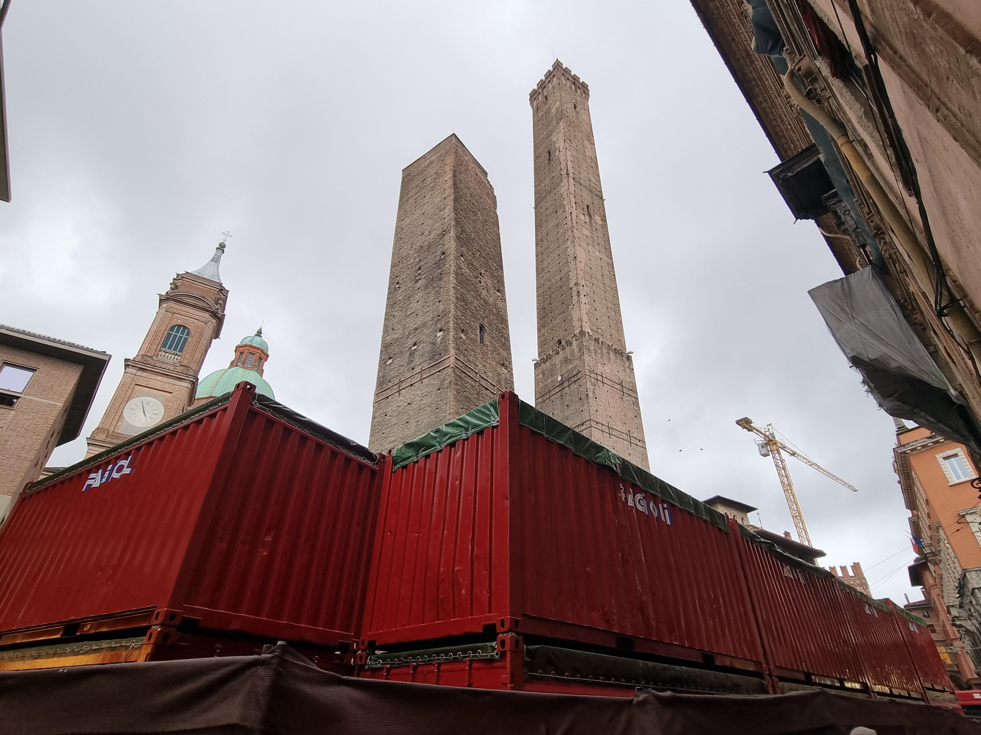 Bologna, il Comune rinuncia ai fondi del Pnrr per la Torre Garisenda. Ecco perché