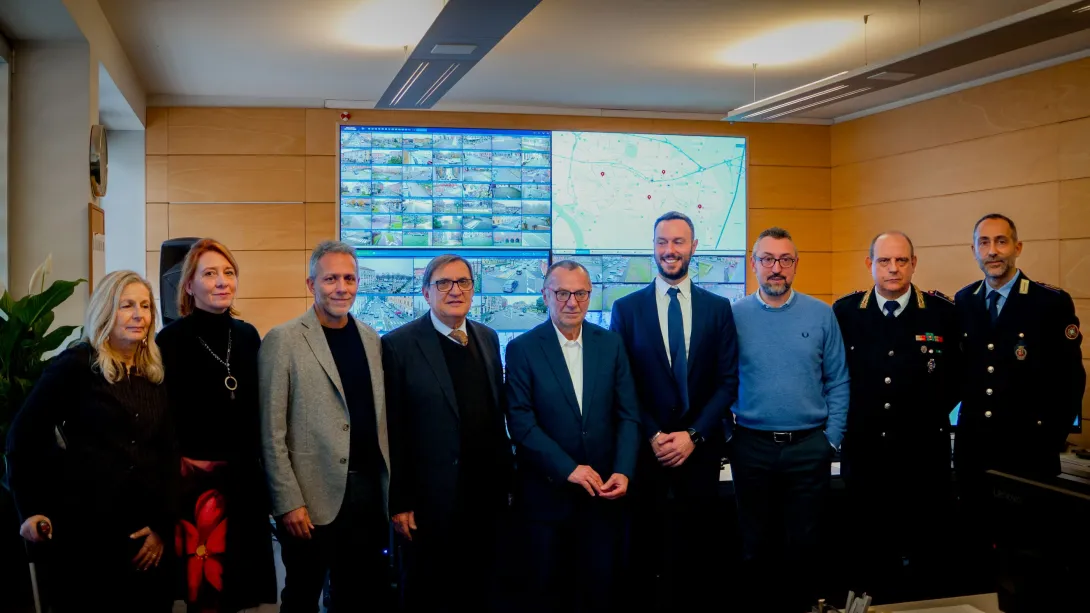 Cremona, inaugurata la nuova centrale operativa della Polizia Locale: innovativo videowall integrato con AI