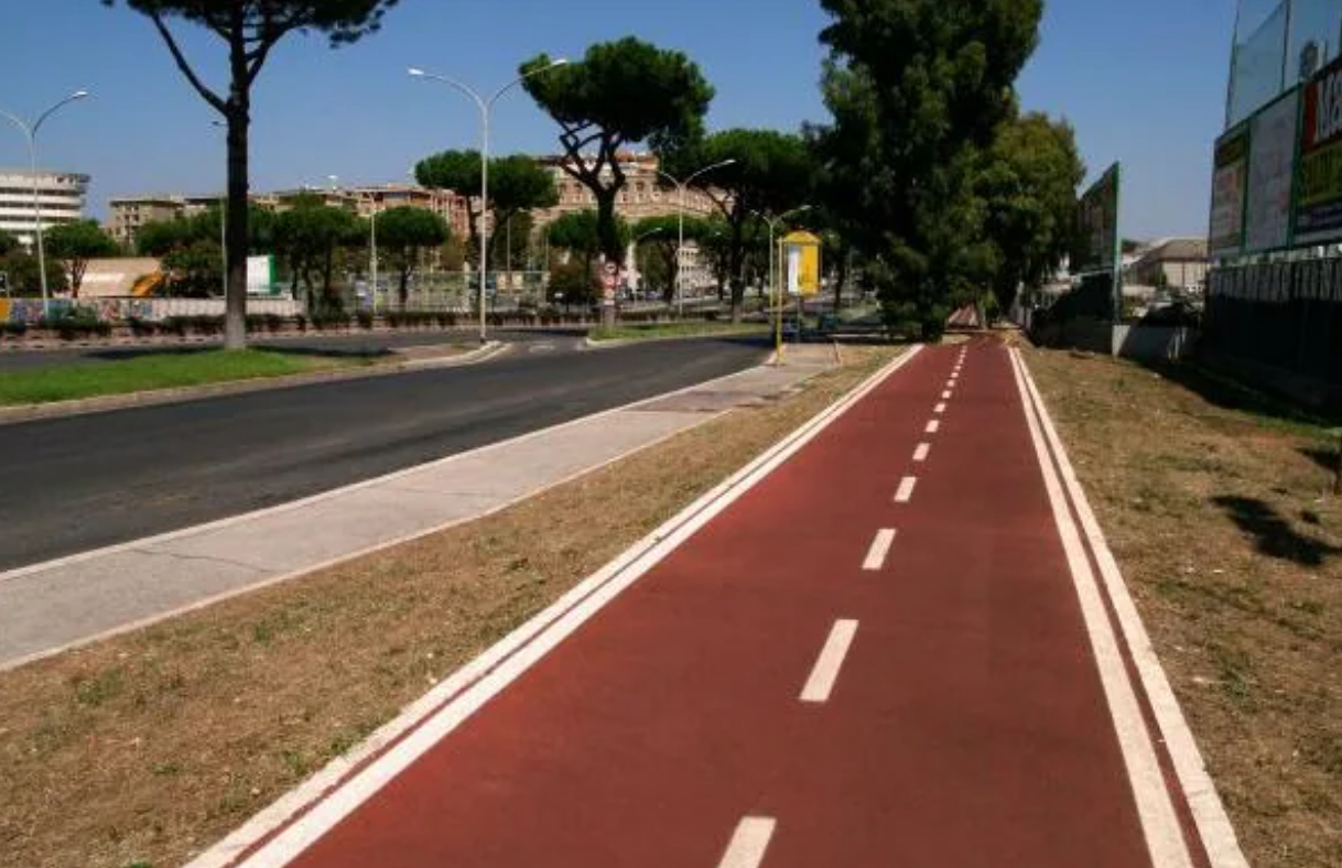 Roma, mobilità sostenibile: via alla pista ciclabile a San Paolo. Divieti e strade chiuse: quanto dureranno i lavori