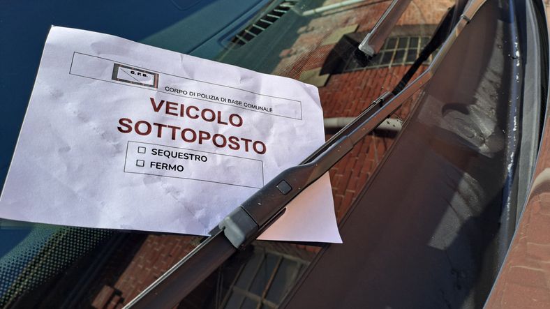 Fermo amministrativo, via libera alla rottamazione anche col blocco sul veicolo