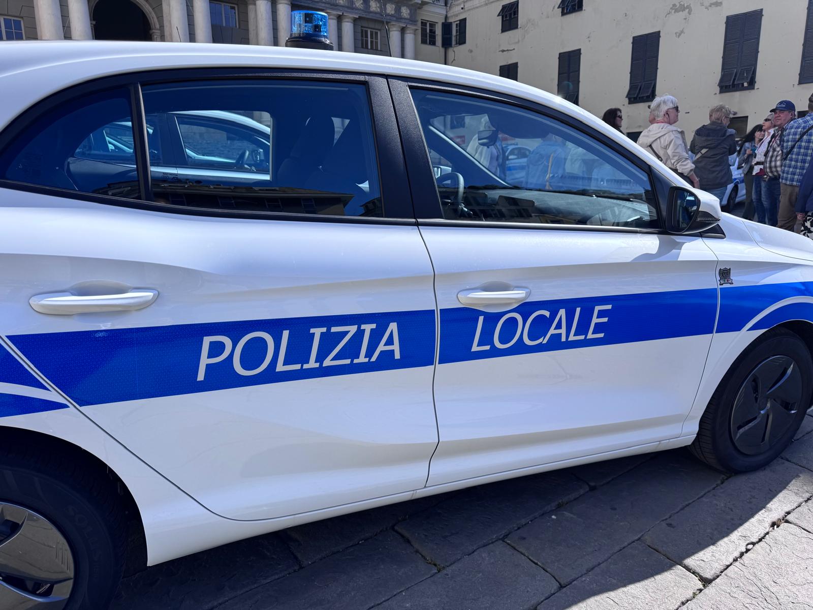 Genova, maxi rinnovamento del parco mezzi della Polizia Locale: presentate le prime undici nuove auto
