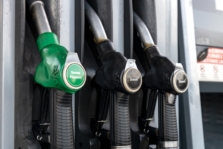 Riduzione scorte petrolifere, l’Italia rilascia 1,61 milioni di TEP per stabilizzare il mercato globale