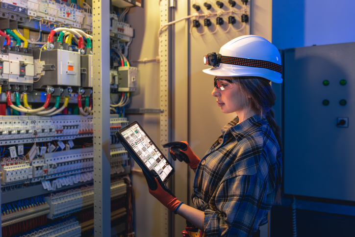 Energia, reti e data center: cosa cambia per i Comuni con la conversione del decreto bollette 2026