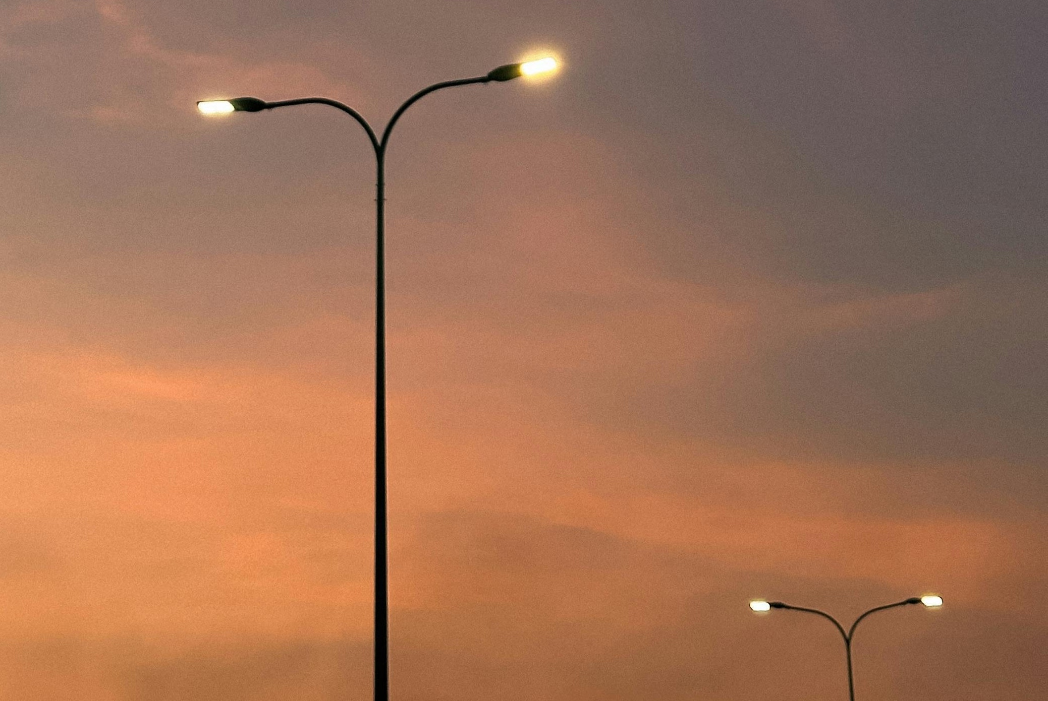 Genova, illuminazione pubblica più efficiente: consumi abbattuti del 74% con 55mila nuove luci led. E ne arriveranno altre