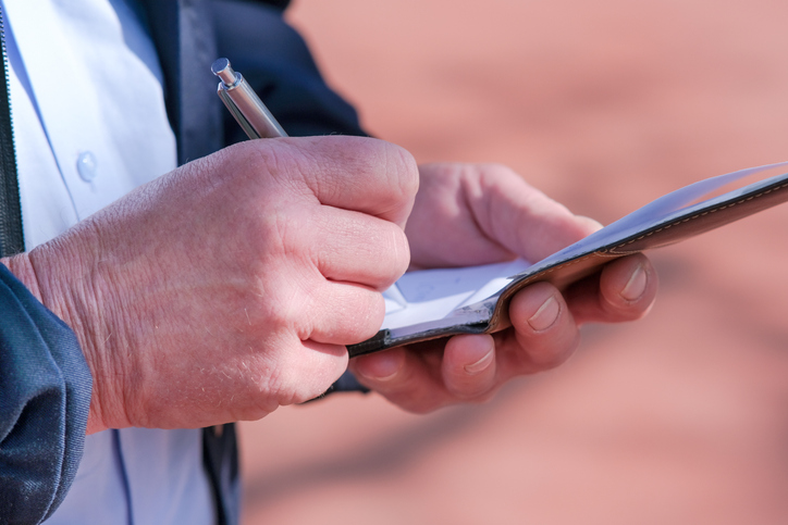 Codice della strada, Cassazione chiarisce i tempi per comunicare i dati del conducente dopo una multa