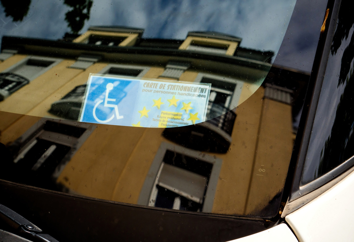 Contrassegno disabili non esposto, multa ZTL. Respinto il ricorso contro Roma Capitale per le spese di lite