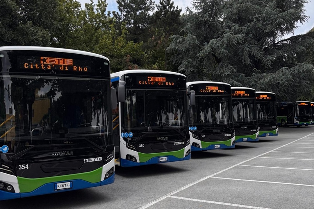 Milano, trasporto pubblico più sostenibile: presentati a Rho i nuovi autobus ibridi