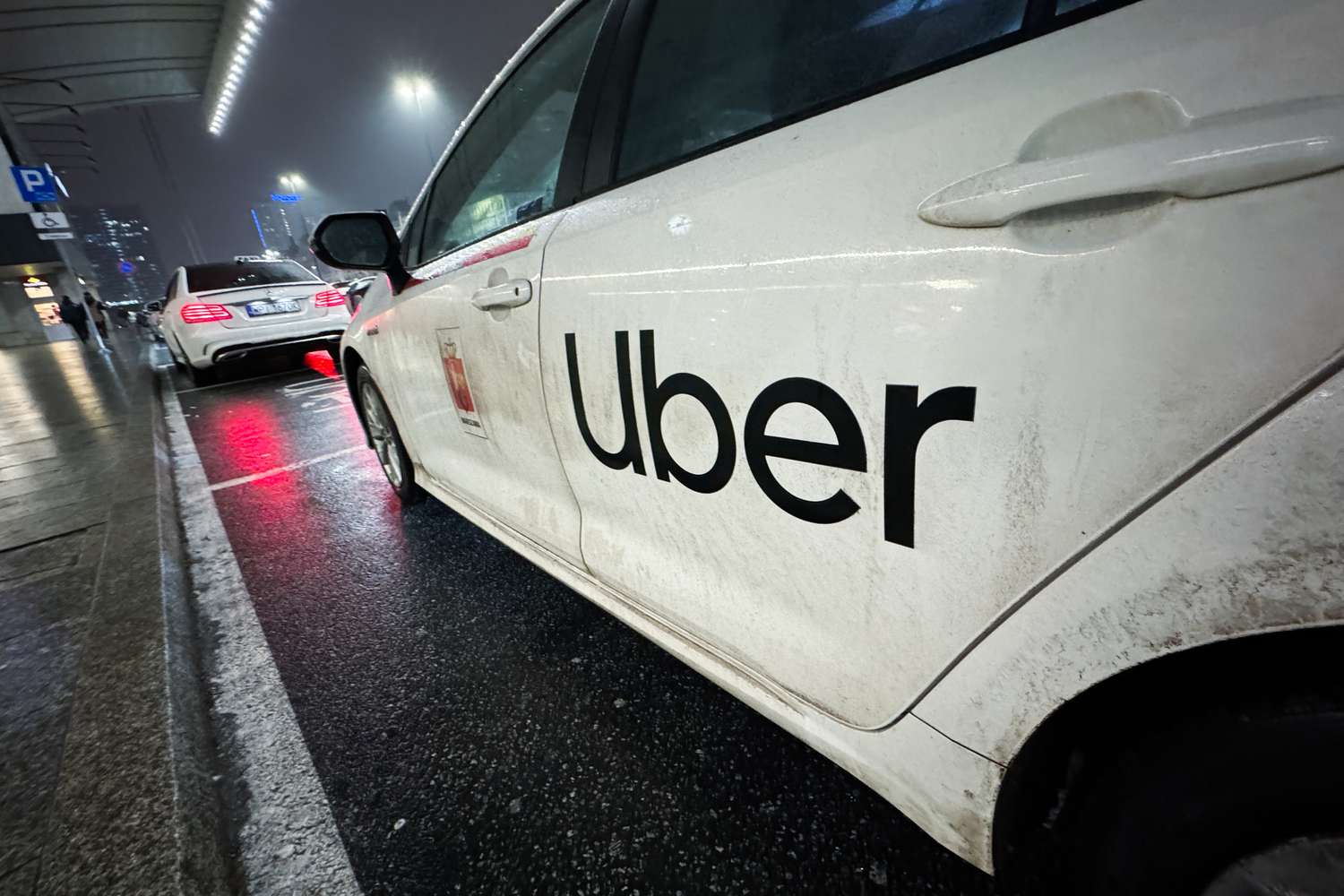 Uber, l’allarme degli Ncc a Roma: “Ci sono auto abusive sulla piattaforma”
