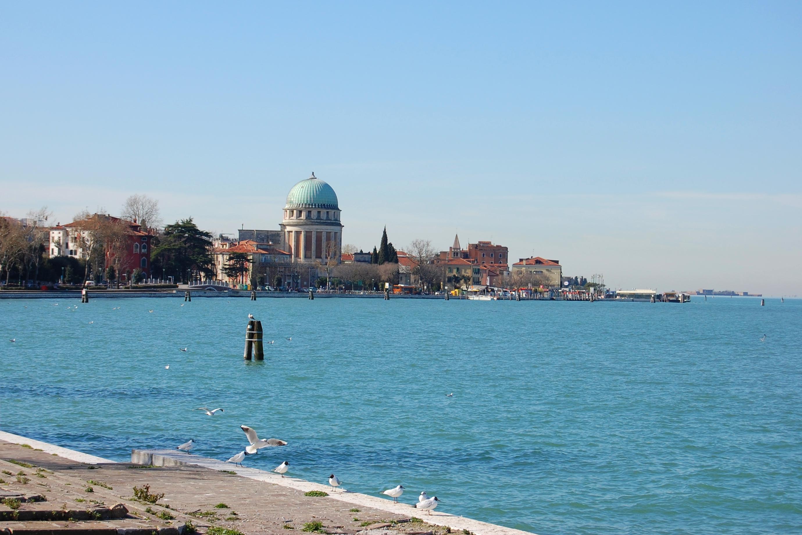 Venezia, operazione “Spiagge Sicure” al Lido: interviene la Polizia Locale