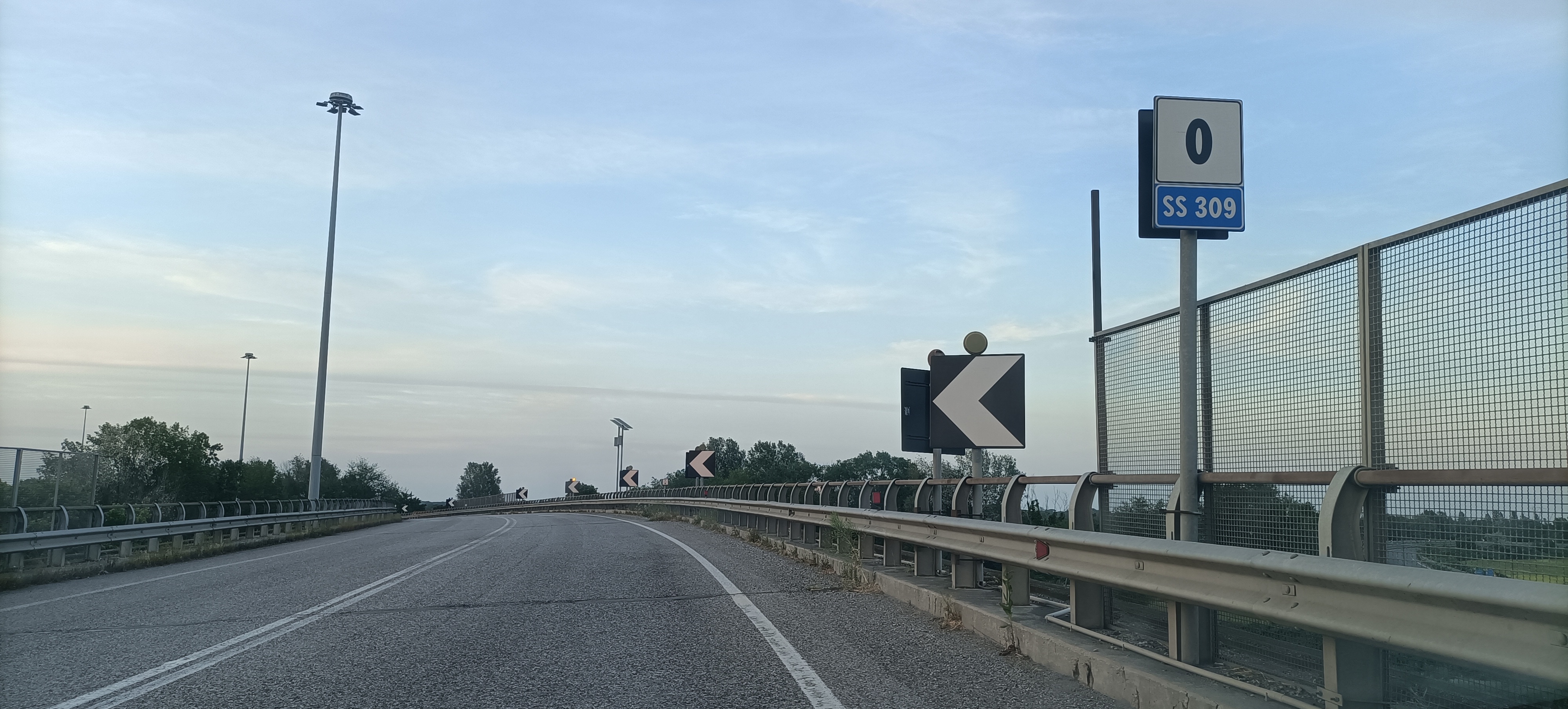 Romea, ancora un morto: motociclista 34enne si schianta contro un’auto a Rosara