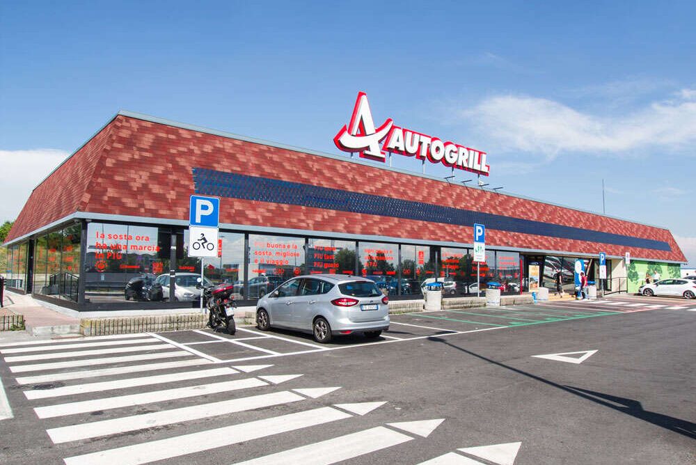 Estate 2026, soste più sicure in autogrill: visite gratuite, simulatori e assistenza per gli animali