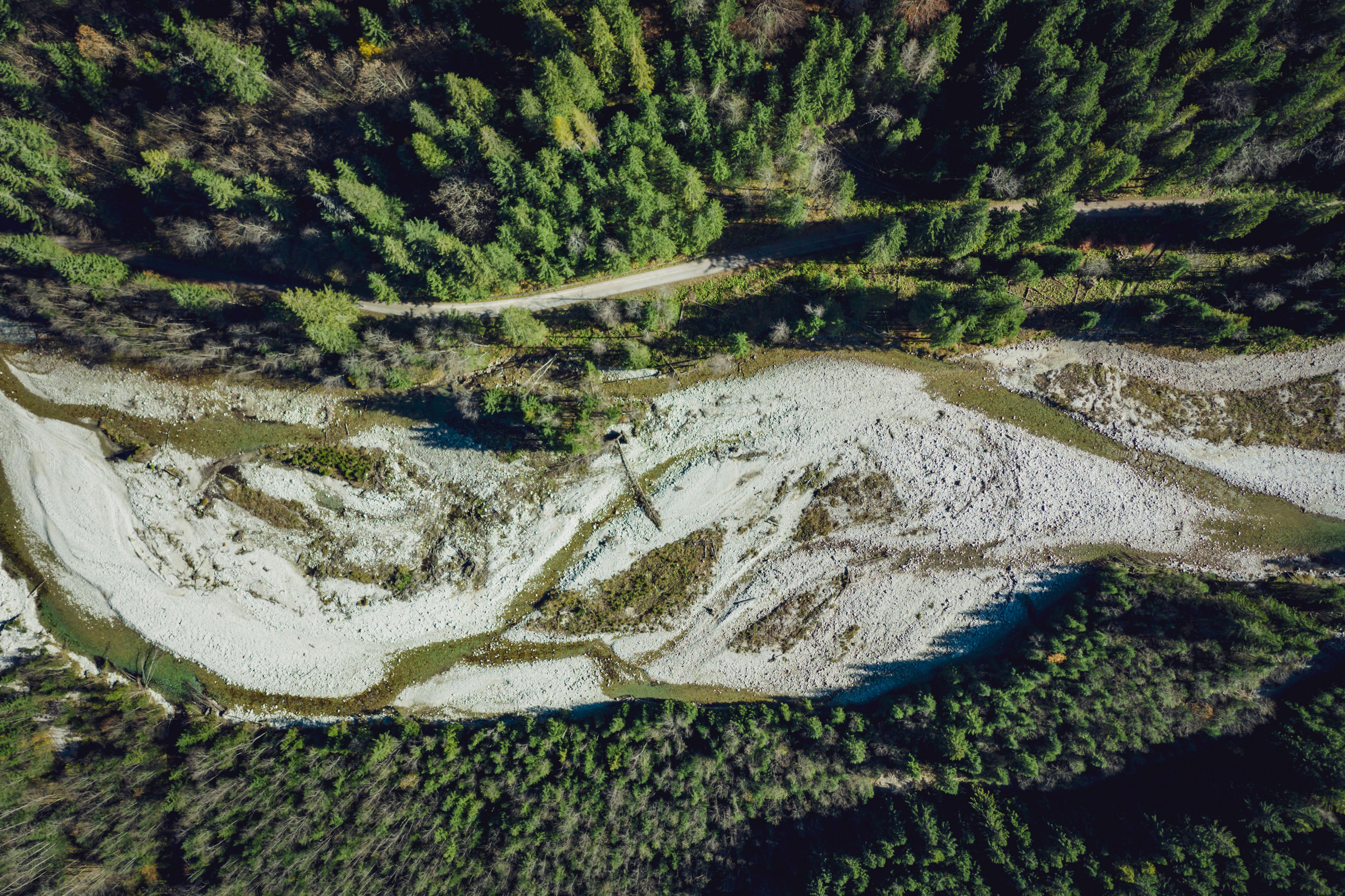 Lombardia in emergenza idrica, la Regione rilascia il 30% d’acqua in più e chiede aiuto anche alla Svizzera