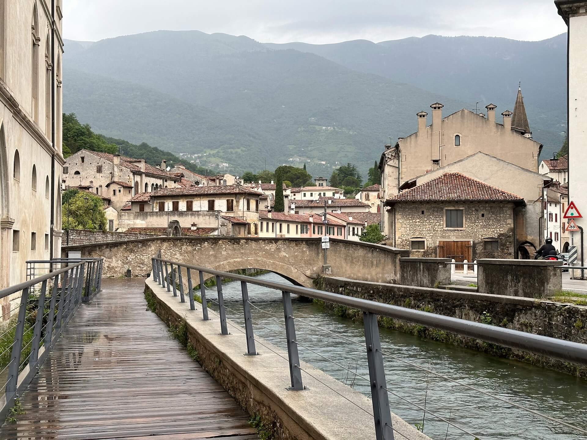 Vittorio Veneto, segnaletica in revisione per piazze e ciclabili: un intervento da 9.272 euro per rimettere ordine in centro