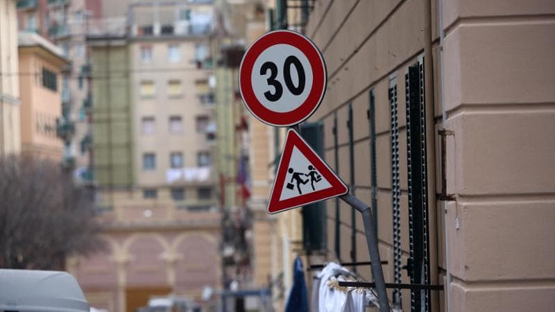 Genova accelera sulla sicurezza stradale: nuove zone 30 e 78 attraversamenti da mettere in sicurezza. I dettagli