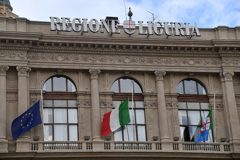 Taxi, la Regione Liguria stanzia 130mila euro per inserire mezzi a minor impatto ambientale
