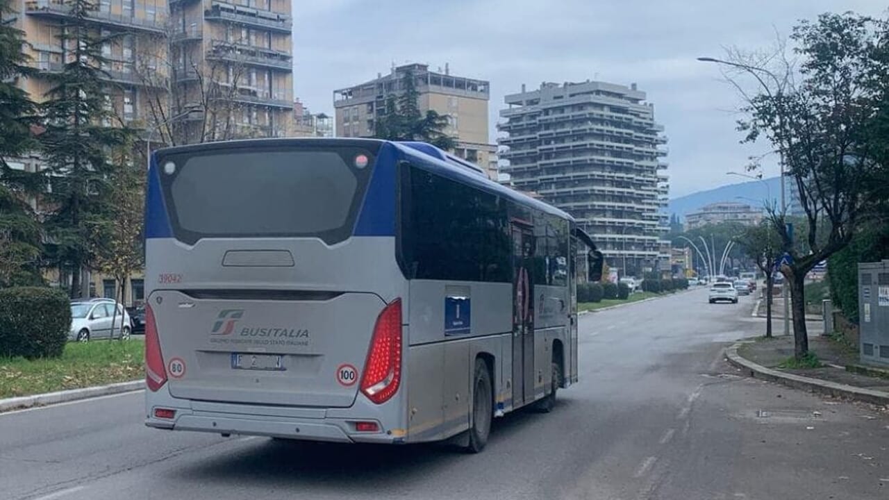 Busitalia, abbonamento studenti a 70 euro in Umbria: requisiti e come richiederlo