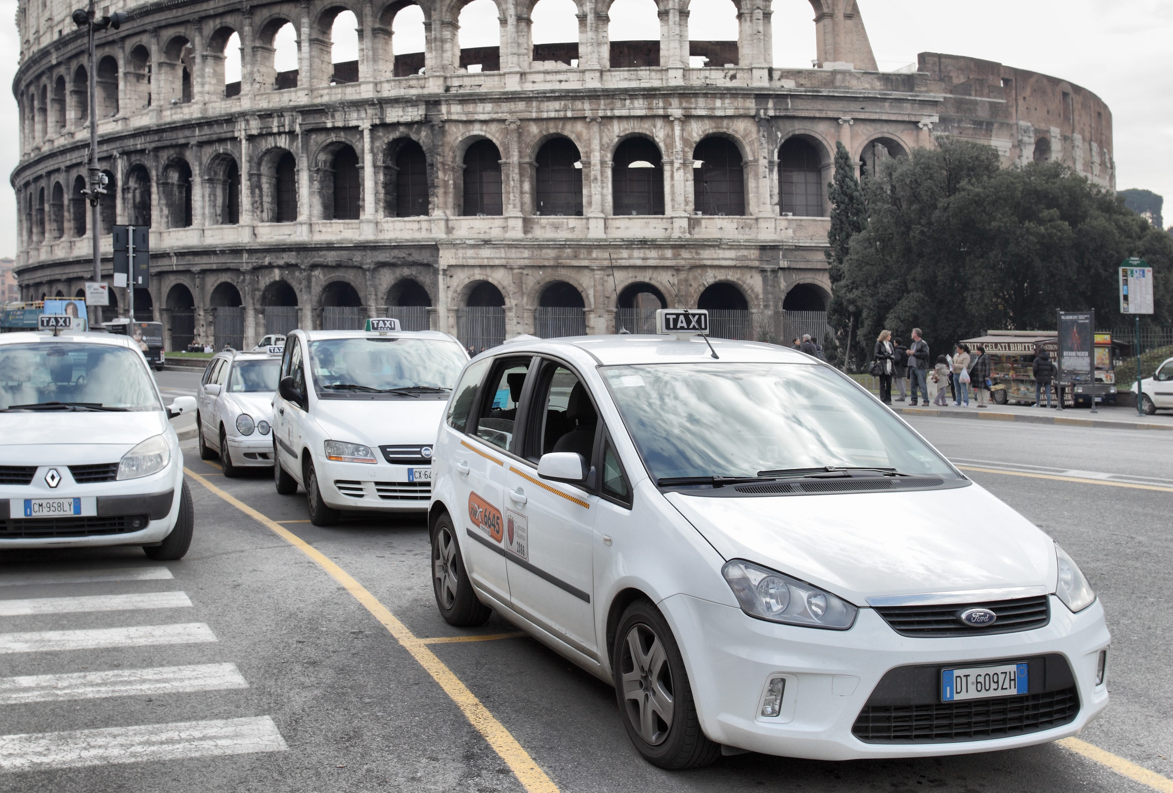 Roma, oltre mille nuove licenze per i taxi. Parte la sfida della nuova piattaforma