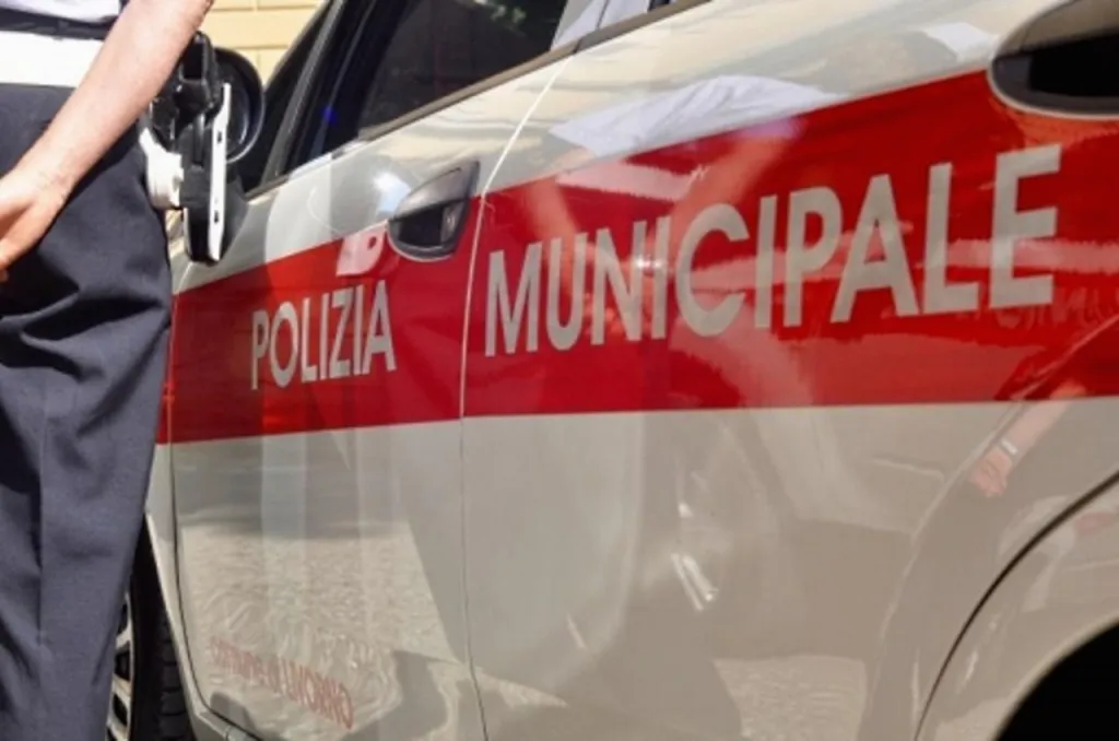 Livorno, controlli intensivi da parte della Polizia Locale. Le sanzioni più frequenti sono per le soste contromano