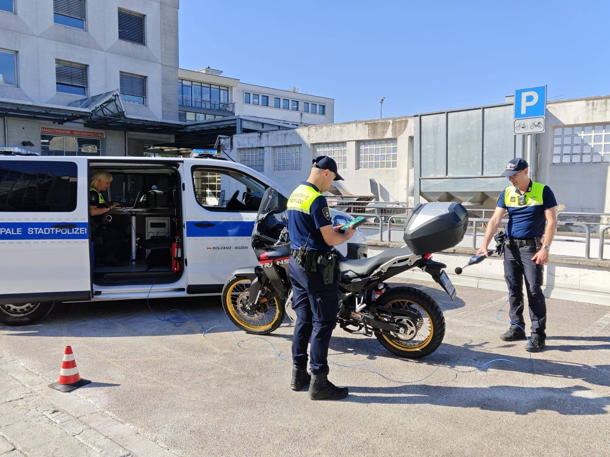 Bolzano, non solo l’eccesso di velocità: stretta della Polizia Locale anche ai mezzi troppo rumorosi