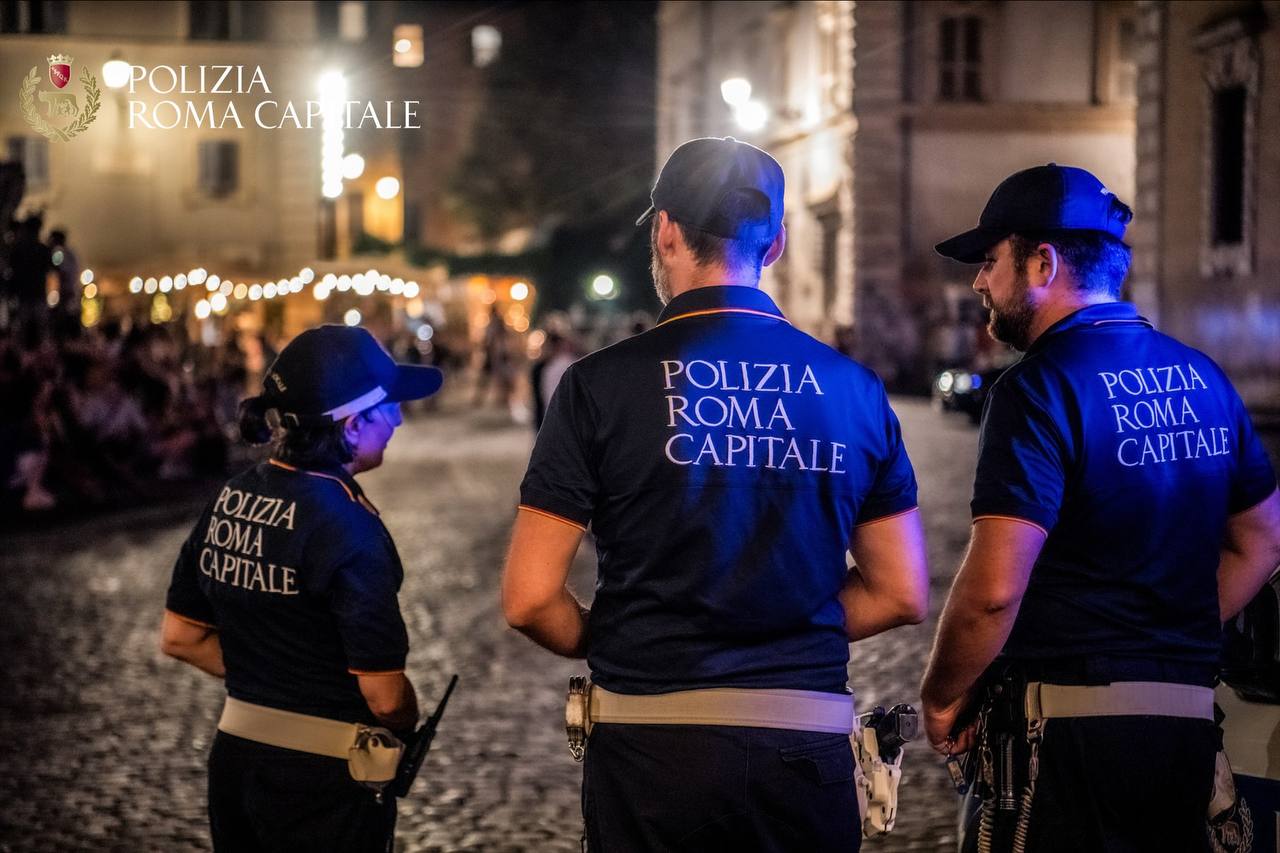 Sicurezza Roma, la Polizia Locale arresta un turista bosniaco con pistola e coltello serramanico. E scopre che…
