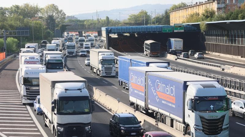 Liguria, tir sull’A10: Scajola chiede lo stop. E rilancia una vecchia proposta…