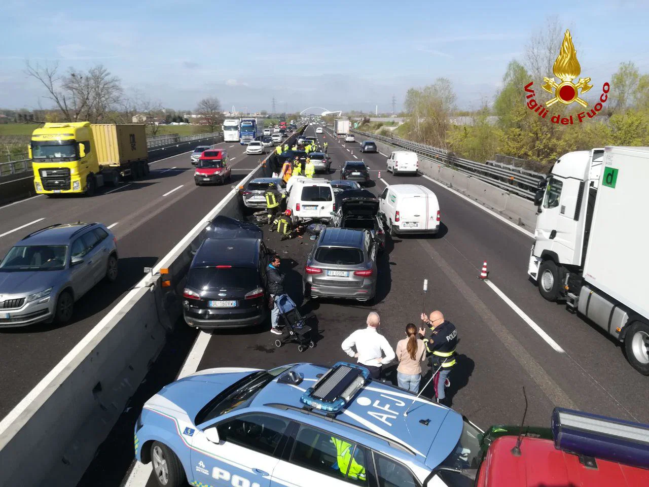 Codice della Strada, chi paga i danni in un tamponamento a catena? La risposta