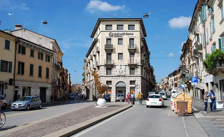 Verona, finiscono i cantieri a Veronetta: cosa cambia per parcheggi e bus
