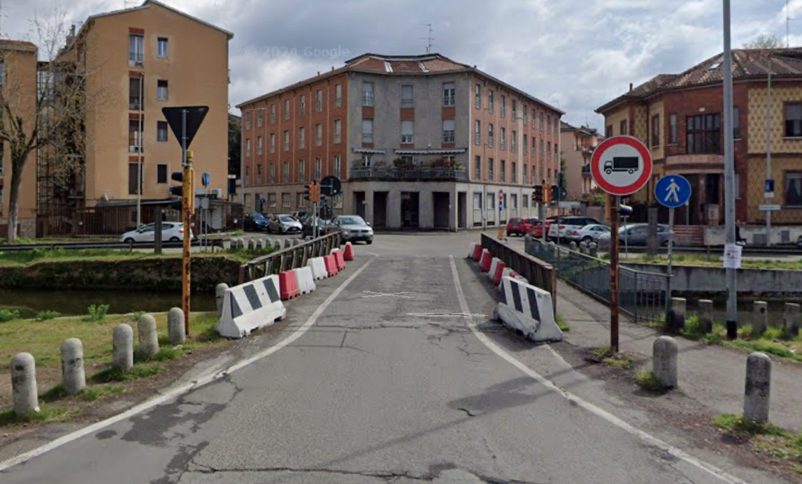 Pavia, la lunga attesa è finita: riapre il ponte di viale Ludovico il Moro. Polemiche per il collaudo