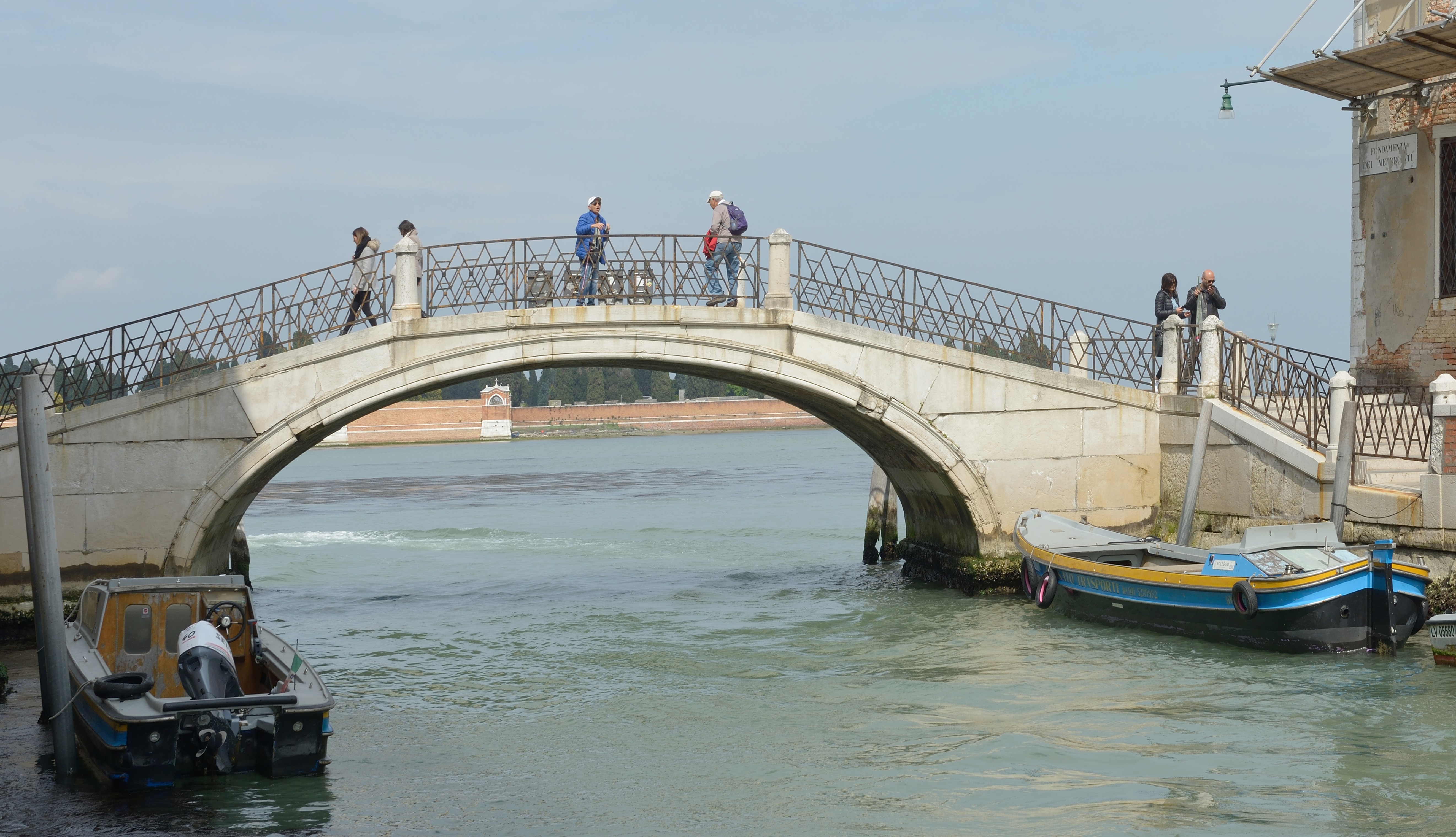 Venezia, in dirittura i restauri su tre ponti. E il Comune elimina le barriere architettoniche sugli altri: il punto