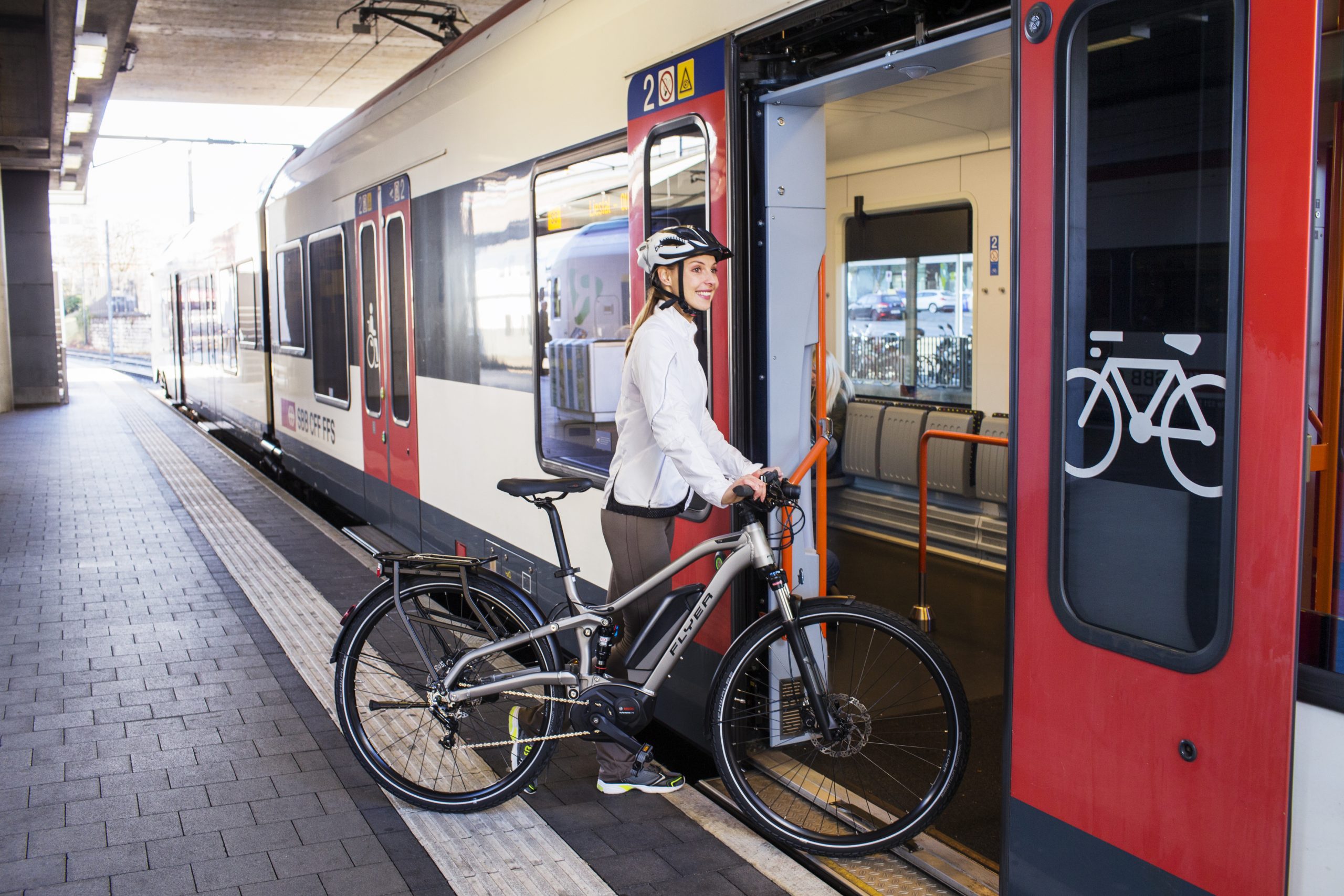 Trasporto bici in treno, in Italia non esiste una tariffa unica: ecco quanto costa regione per regione