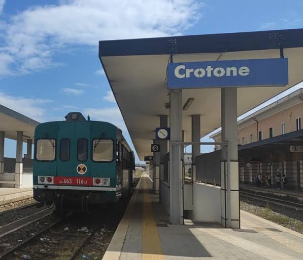 Crotone, il piazzale della stazione si rinnova: ecco come cambierà